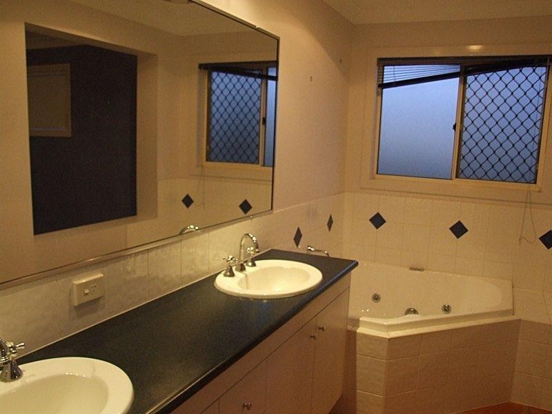 7 Keirnan ST, Redland Bay QLD 4165