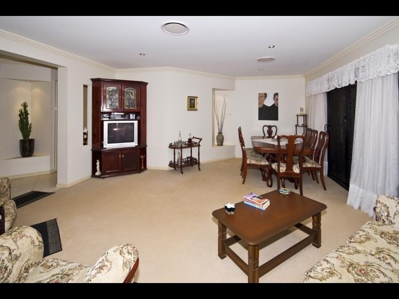 7 Kimbolton Dr, Redland Bay QLD 4165