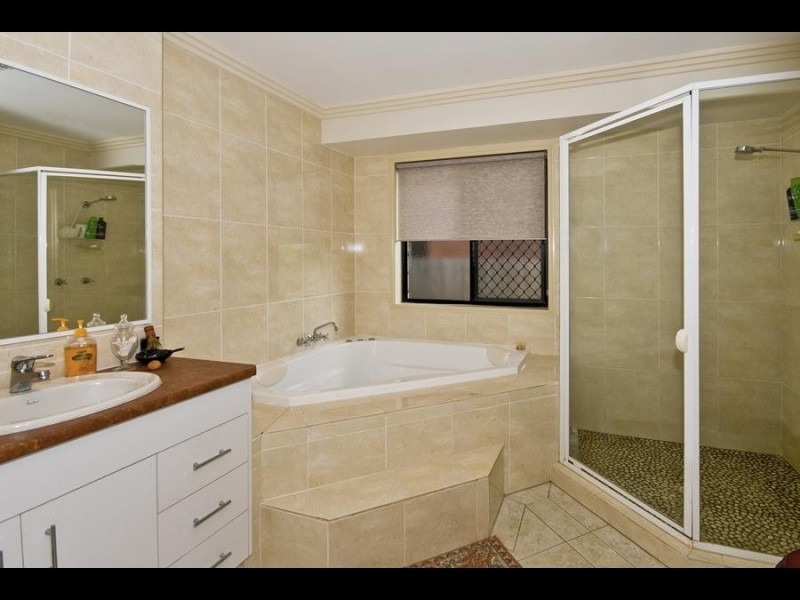 7 Kimbolton Dr, Redland Bay QLD 4165