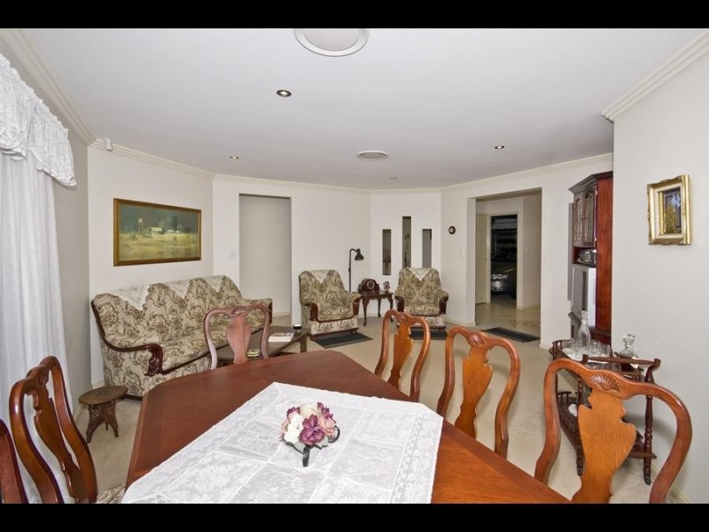 7 Kimbolton Dr, Redland Bay QLD 4165