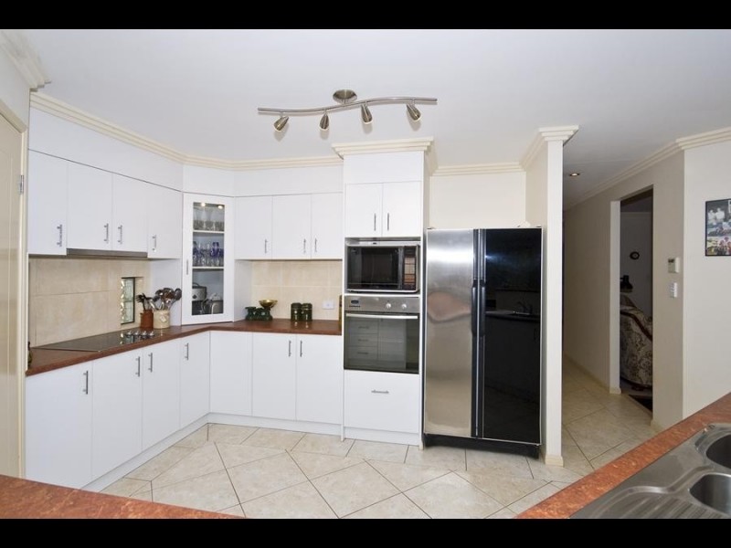 7 Kimbolton Dr, Redland Bay QLD 4165