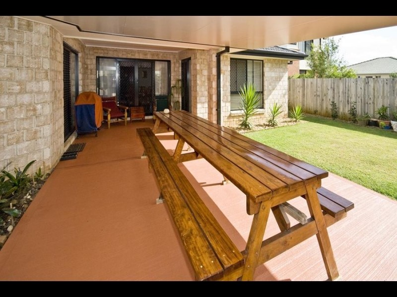 7 Kimbolton Dr, Redland Bay QLD 4165