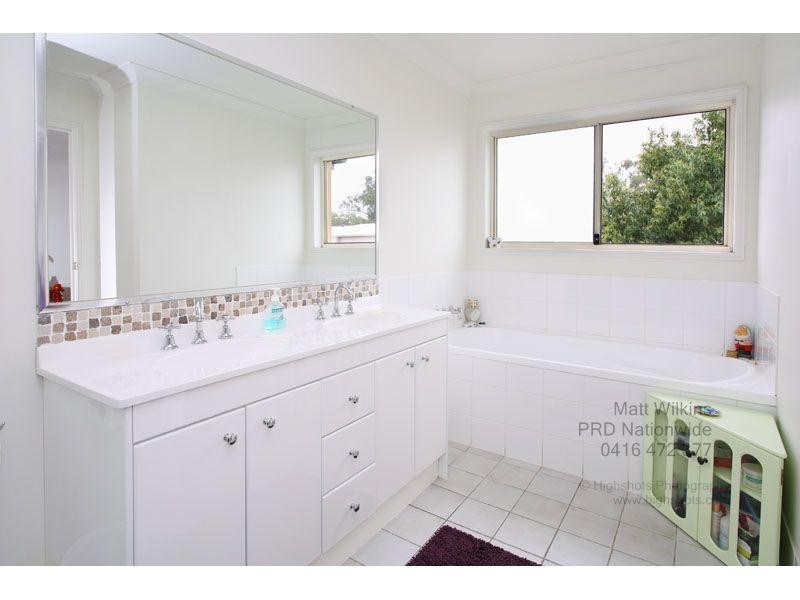 1 SANDY COVE PL, Redland Bay QLD 4165