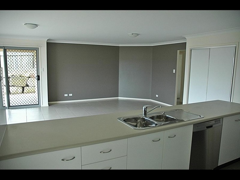 4 St Bees Cl, Redland Bay QLD 4165