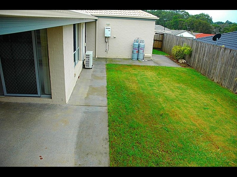 4 St Bees Cl, Redland Bay QLD 4165