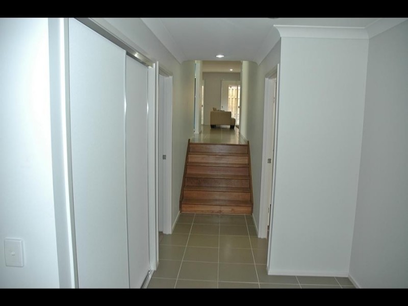 4 Stella Ct, Redland Bay QLD 4165