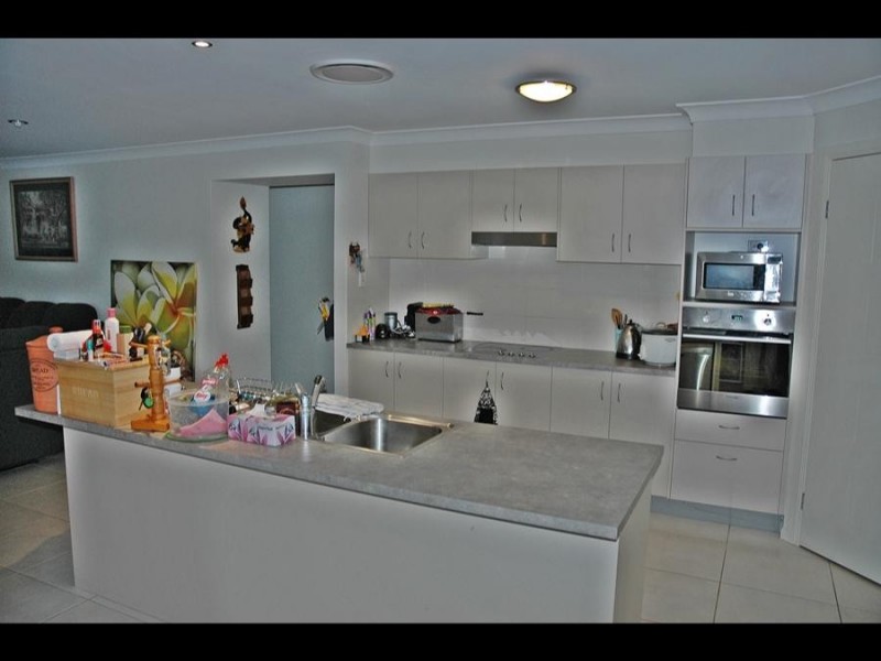 4 Stella Ct, Redland Bay QLD 4165