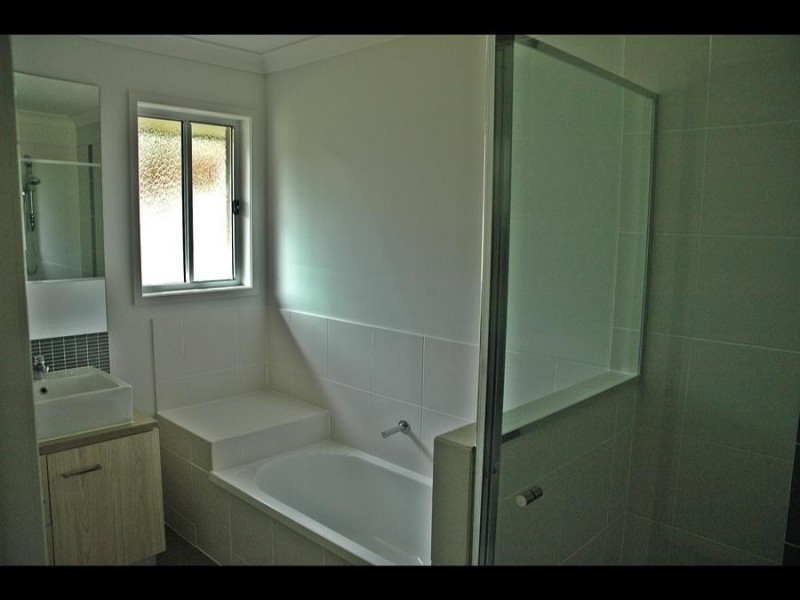 4 Stella Ct, Redland Bay QLD 4165
