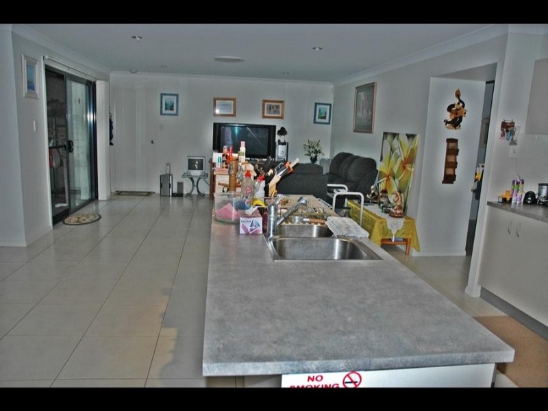 4 Stella Ct, Redland Bay QLD 4165