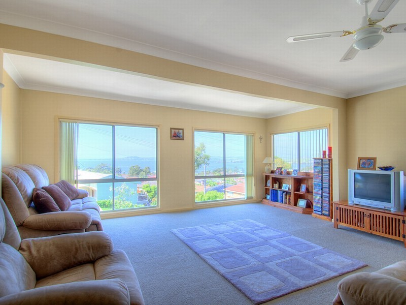 10 Burrows Avenue, Kanahooka NSW 2530