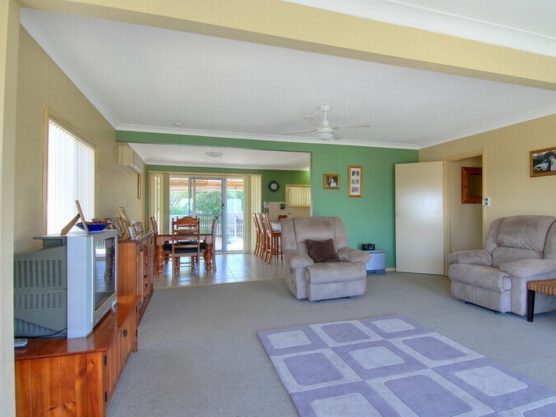 10 Burrows Avenue, Kanahooka NSW 2530