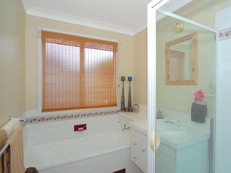 10 Jenail Place, Horsley NSW 2530