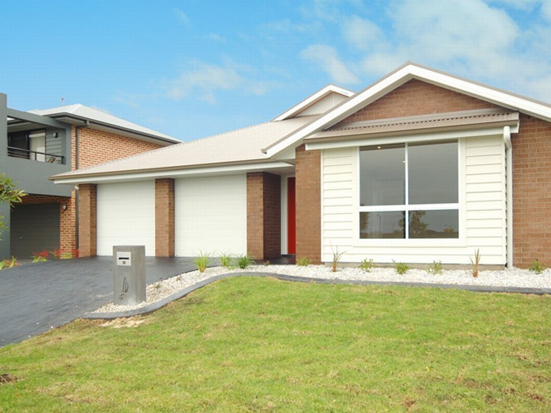 10 Johnston Avenue, Haywards Bay NSW 2530