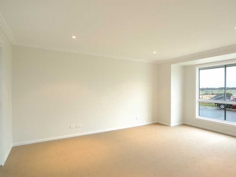 10 Johnston Avenue, Haywards Bay NSW 2530