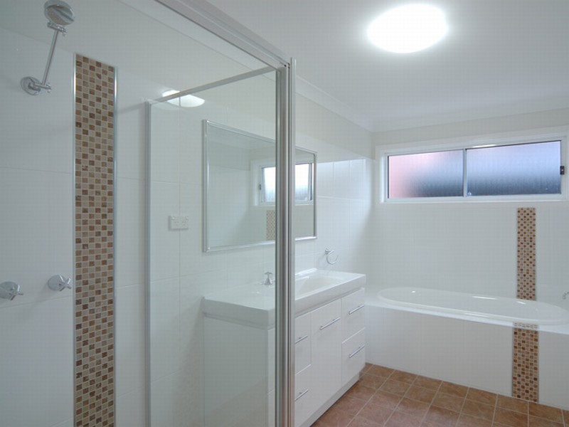 10 Johnston Avenue, Haywards Bay NSW 2530