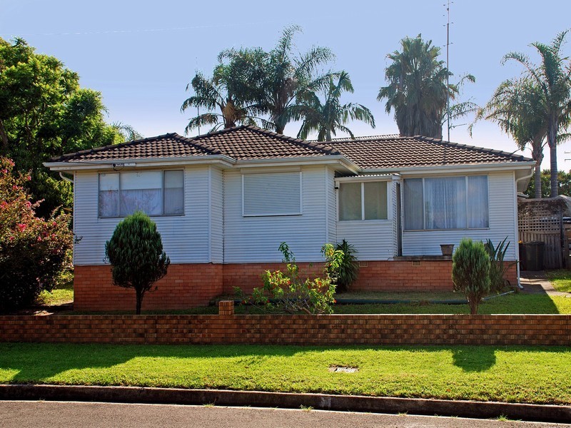 10 Lakeside Drive, Kanahooka NSW 2530