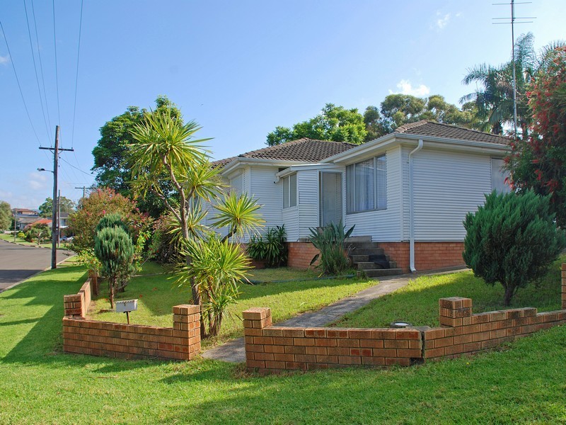10 Lakeside Drive, Kanahooka NSW 2530