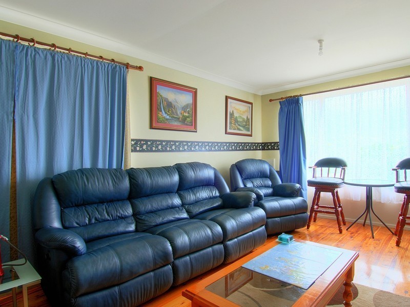 10 Lakeside Drive, Kanahooka NSW 2530