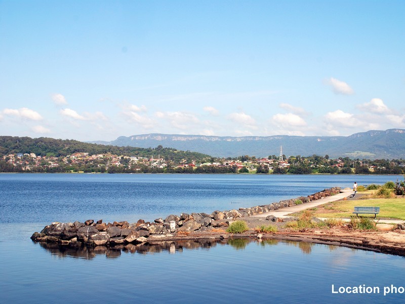 10 Lakeside Drive, Kanahooka NSW 2530