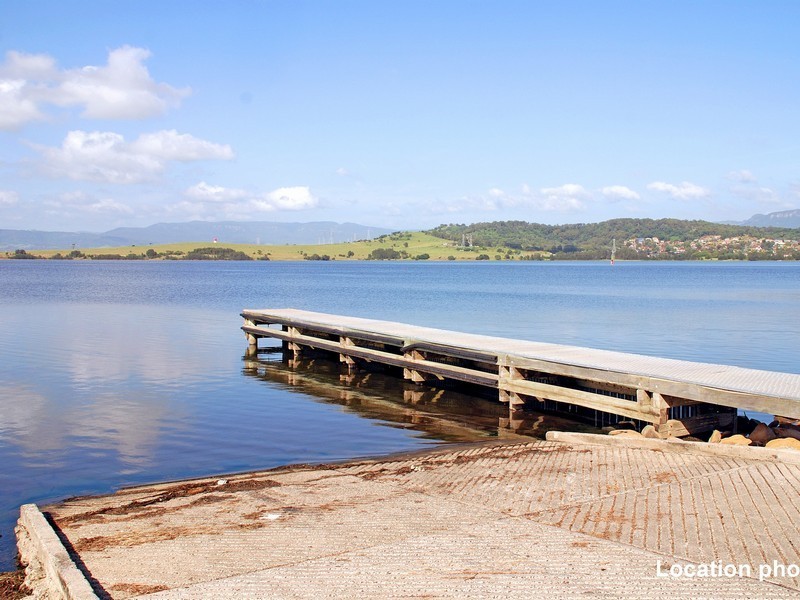 10 Lakeside Drive, Kanahooka NSW 2530