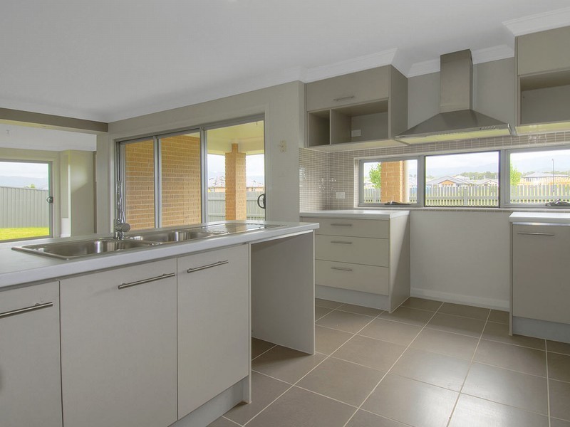 122 Haywards Bay Drive, Haywards Bay NSW 2530