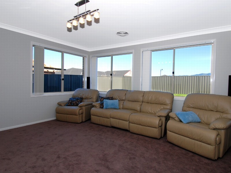 14 Athanlin Avenue, Haywards Bay NSW 2530