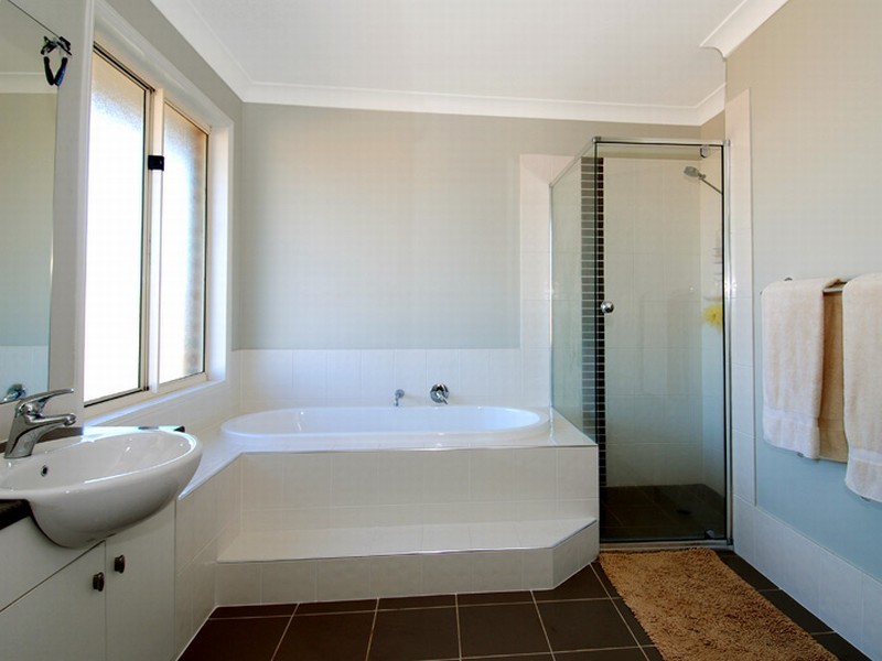 14 Athanlin Avenue, Haywards Bay NSW 2530