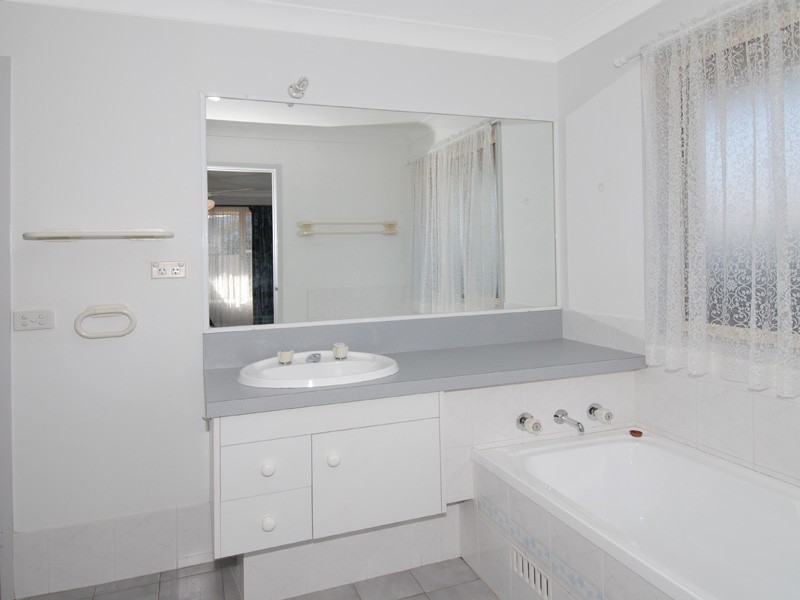 16 Yeldah Drive, Horsley NSW 2530