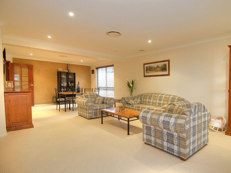 17 Melrose Way, Horsley NSW 2530