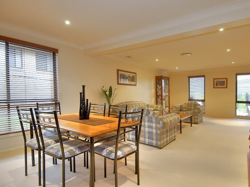 17 Melrose Way, Horsley NSW 2530