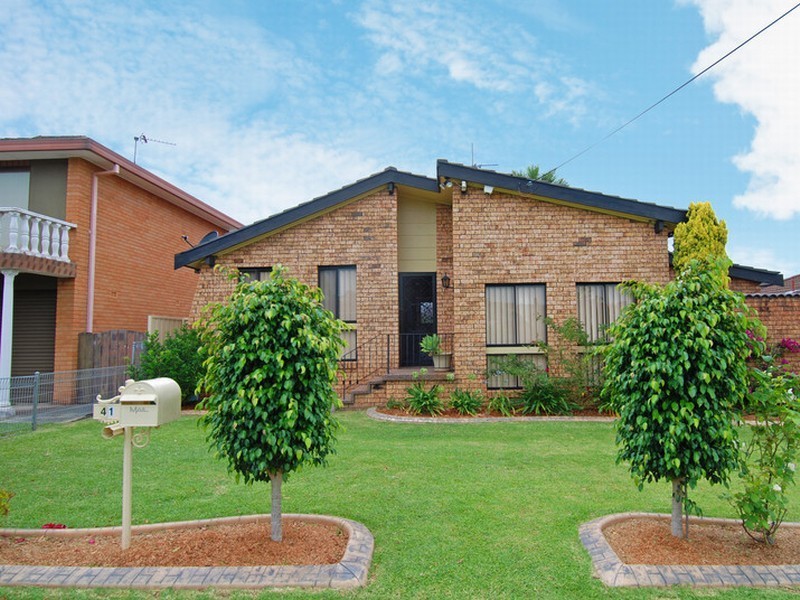 41 Palmer Avenue, Kanahooka NSW 2530