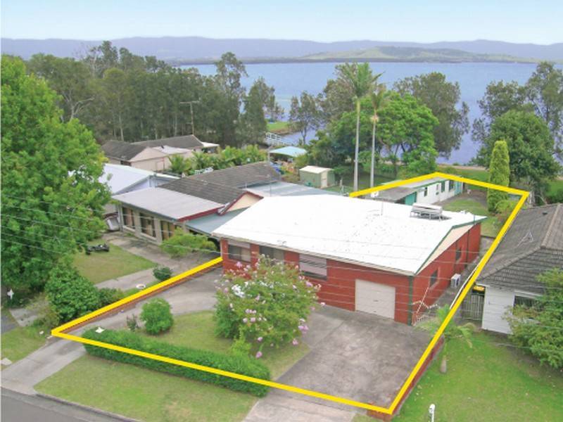 7 The Esplanade, Oak Flats NSW 2529