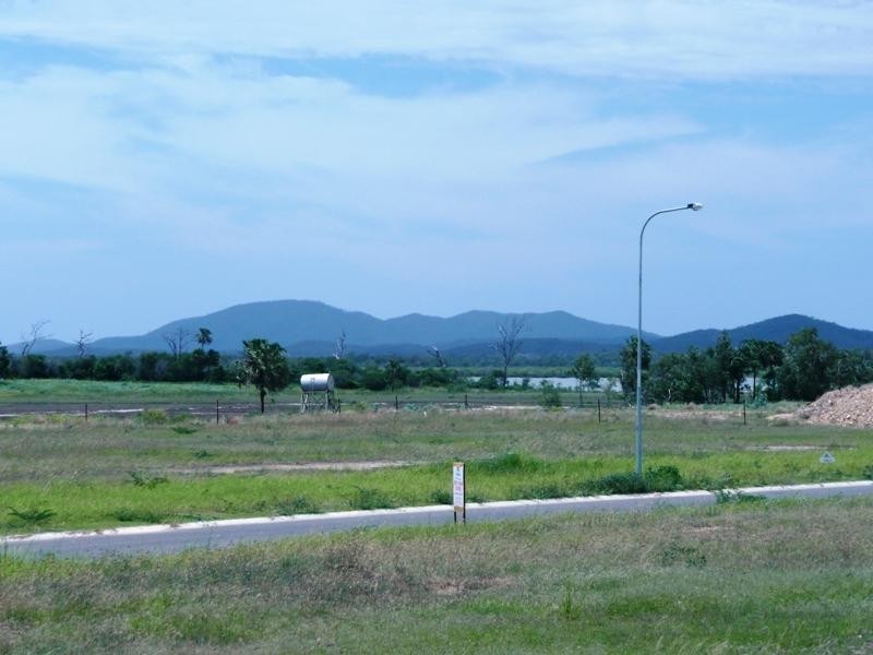 10 Timbers Beach Rd, Zilzie QLD 4710