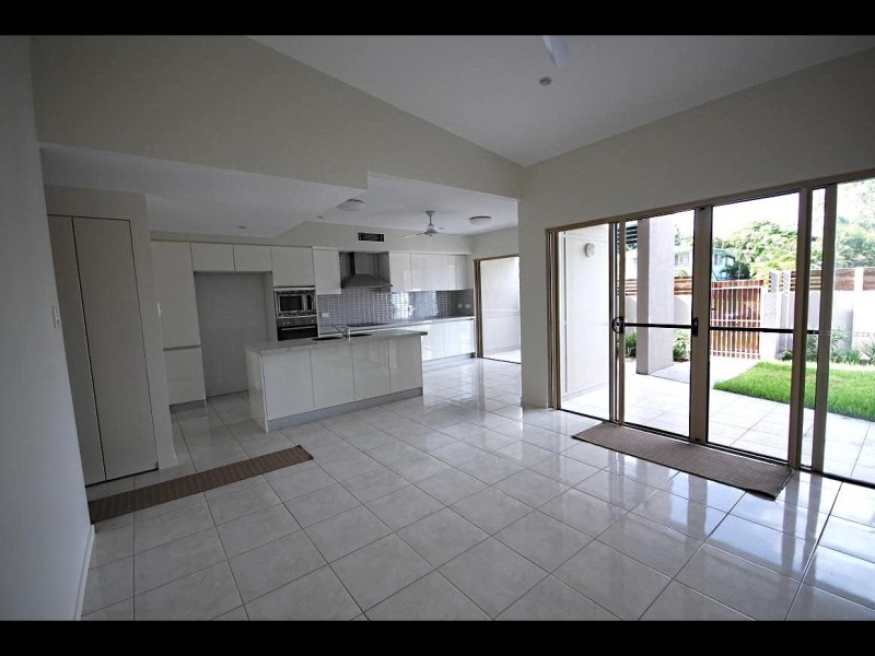 Unit 2 20 Melbourne Street, Yeppoon QLD 4703