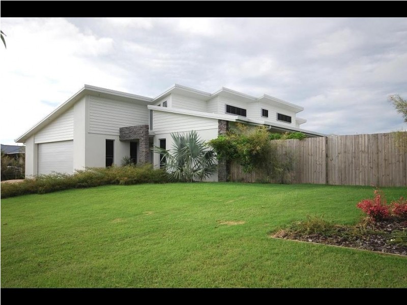 8 Blue Water Boulevard, Mulambin QLD 4703