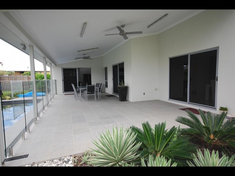 8 Blue Water Boulevard, Mulambin QLD 4703