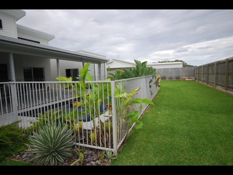 8 Blue Water Boulevard, Mulambin QLD 4703