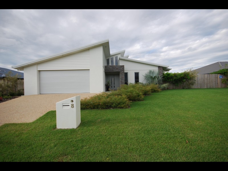 8 Bluewater Blvd, Mulambin QLD 4703