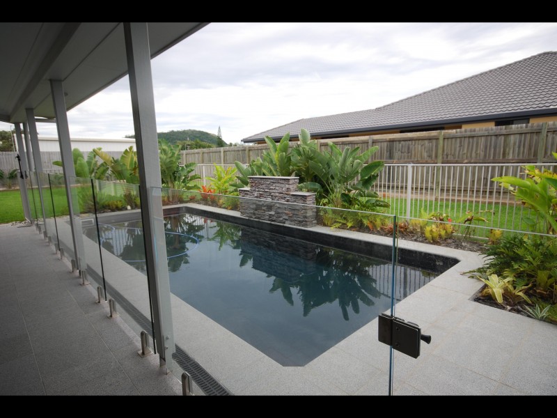 8 Bluewater Blvd, Mulambin QLD 4703
