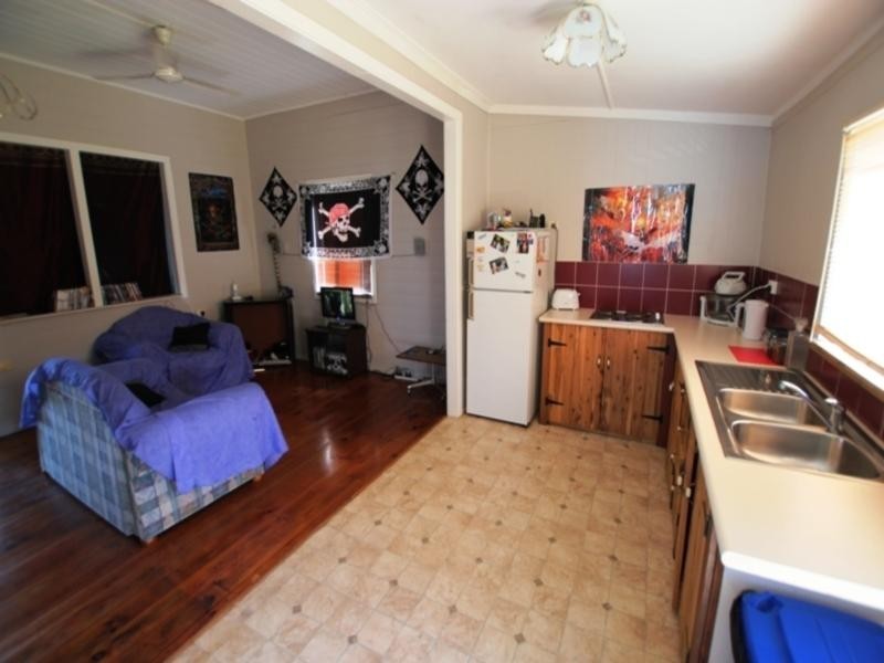 7 JEFFRIES ST, Yeppoon QLD 4703