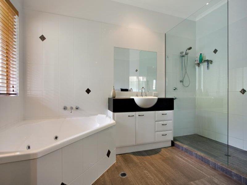 32 Shipyard Circuit, Noosa Waters QLD 4566