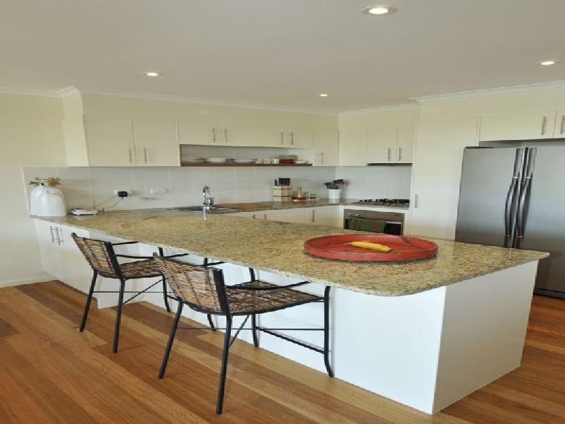 2 / 49 Tingira Crs, Sunrise Beach QLD 4567