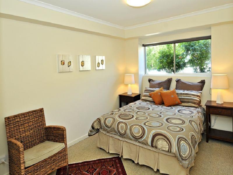 2 / 49 Tingira Crs, Sunrise Beach QLD 4567