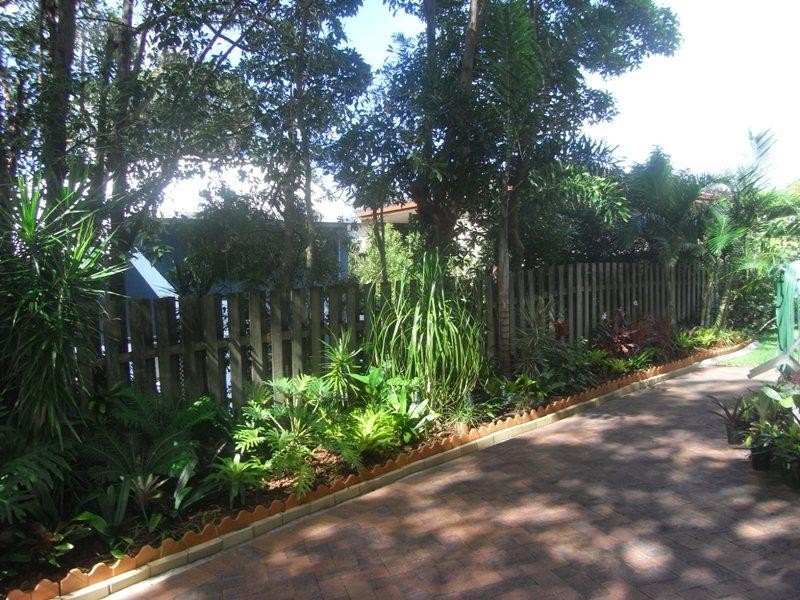2/4 Ray Street, Sunshine Beach QLD 4567
