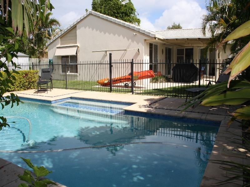 7 Skipper Place, Noosa Waters QLD 4566