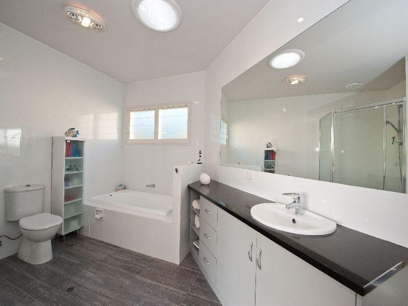 29 Hardy St, Sunrise Beach QLD 4567