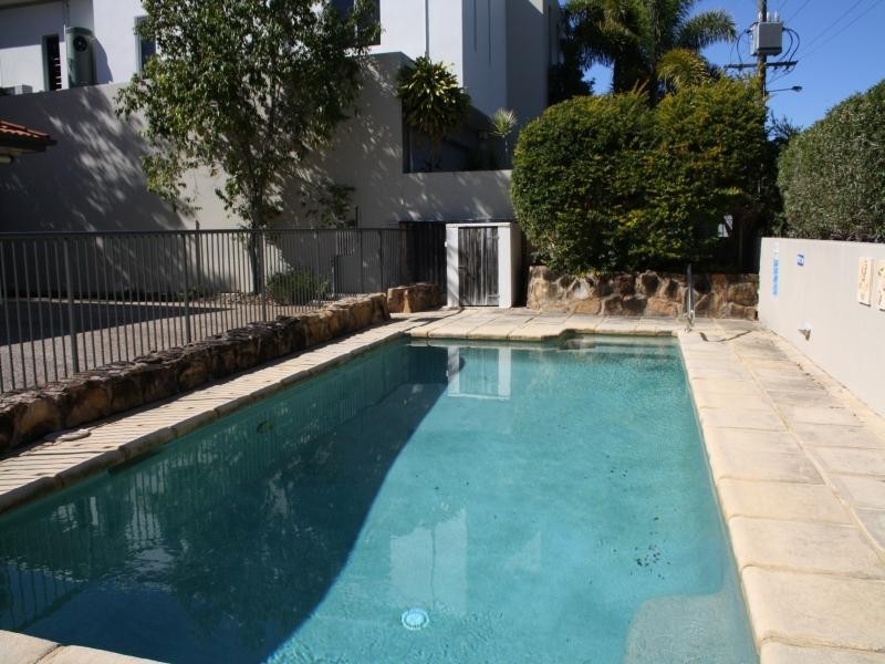 2/120 Hilton Tce, Noosaville QLD 4566