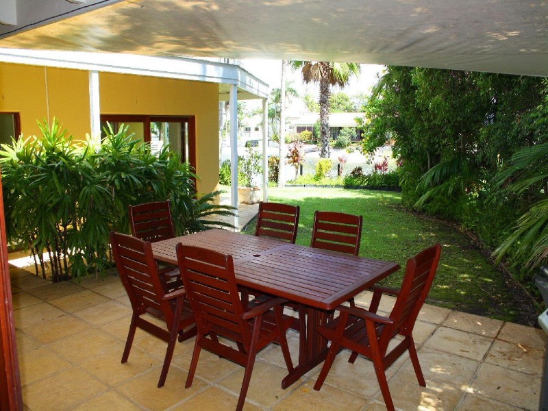 16 Mossman Ct, Noosa Heads QLD 4567