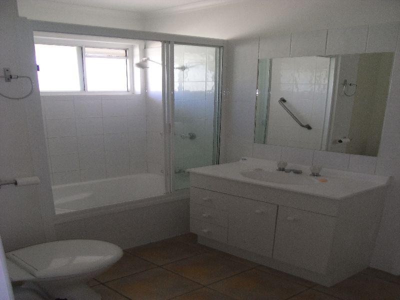2/48 Poinciana Av, Tewantin QLD 4565