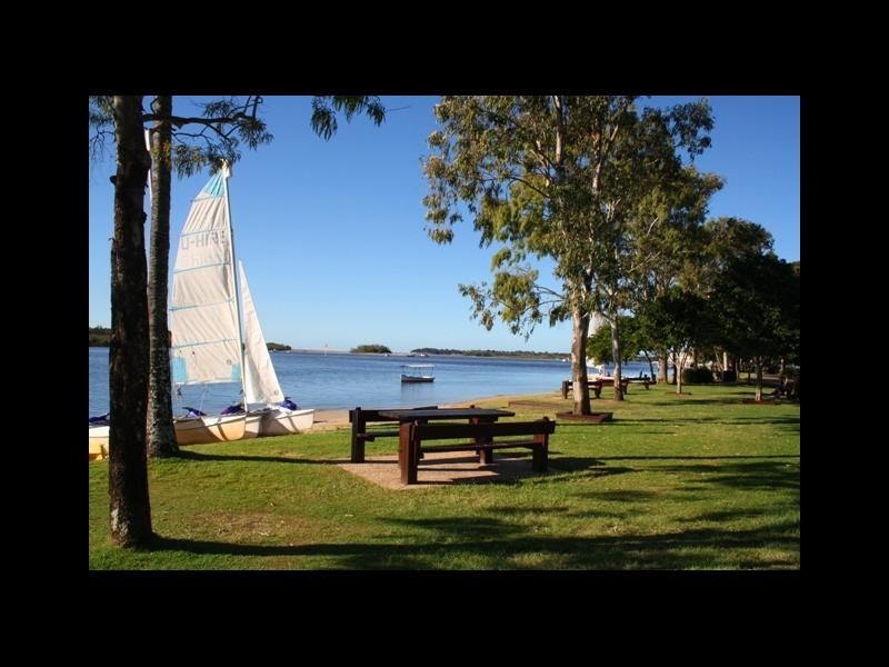 1&2, 53 Elizabeth St, Noosaville QLD 4566